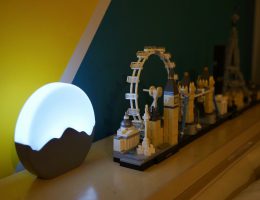 KUYOU廣州酷之優展位的Moon Night Light 這盞小夜燈