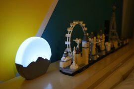 KUYOU廣州酷之優展位的Moon Night Light 這盞小夜燈
