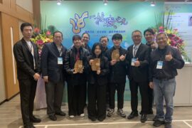 中國科大副校長廖憲文(右2)、教務長(左5)與建築系、室設系、視傳系與土木系師生，於頒獎典禮合影。 校方／提供