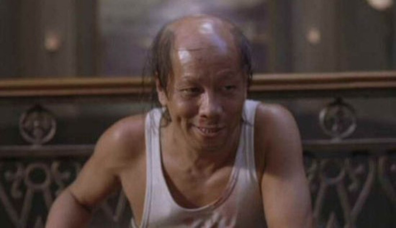 周星馳電影《功夫》中飾演經典反派「火雲邪神」香港資深武打影星梁小龍,18日逝世。(圖/電影畫面)