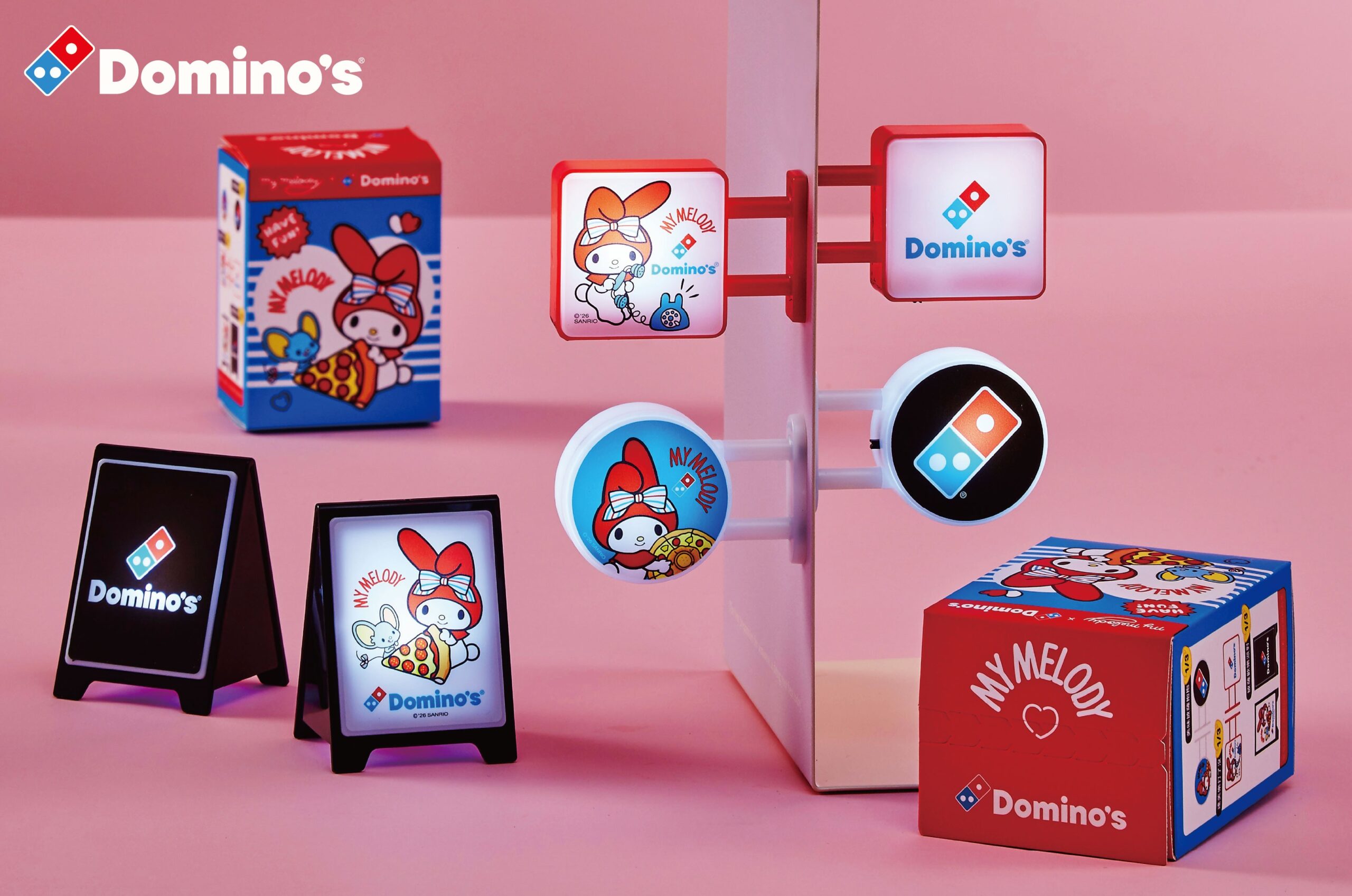 達美樂推出美樂蒂限量聯名閃耀迷你招牌燈盲盒，三款造型隨機解鎖，購買指定套餐即可入手，讓美樂蒂照亮你每天好心情！數量有限，美樂蒂粉絲必收！