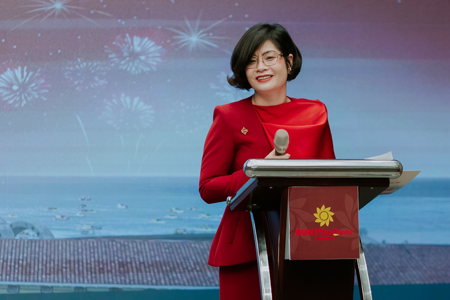 Sun Group 娛樂與度假事業群副總經理 Christine Tran 於台北代理商說明會中致詞,分享台北-富國島直飛航線規劃與國際市場布局,展現深耕台灣市場的重視。