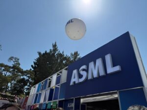 ASML揭AI成核心引擎 展望2026年需求強勁