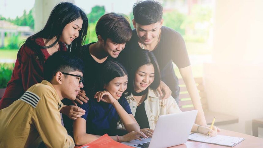 S__255270937 「Pei Pei (配配)社群討論區」,集結四大利器,全力助攻12萬1535名考生精準落點。(圖/1111人力銀行提供)