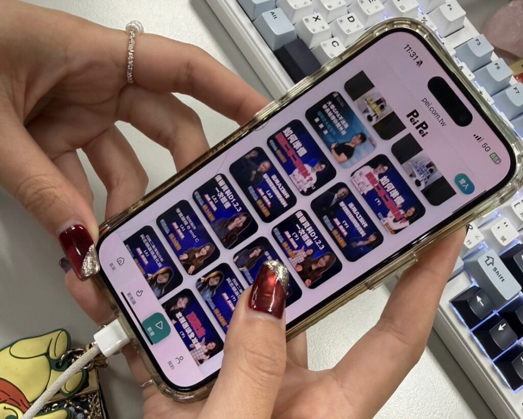 上「配配PeiPei」能觀看多元職涯影音與專家解析，幫助考生做出最好的選擇。（圖／1111人力銀行提供）