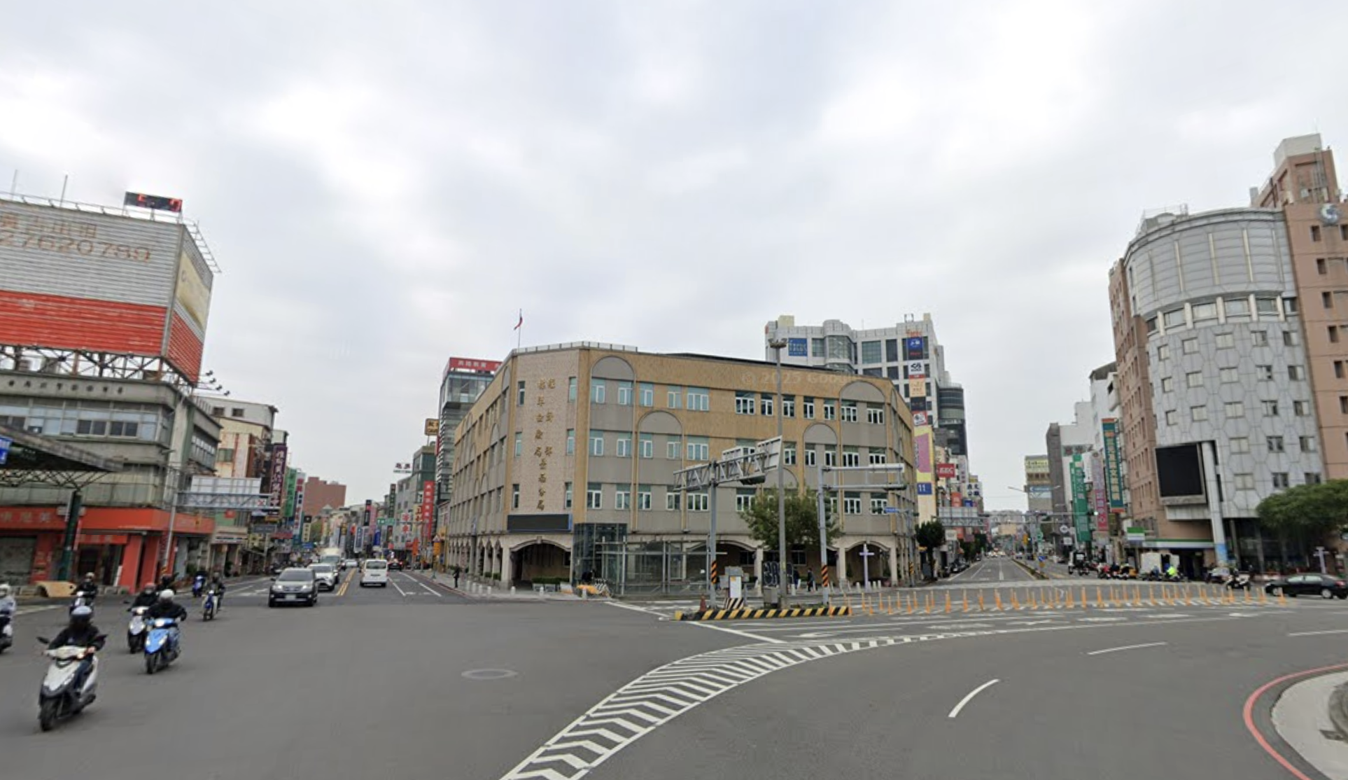 台南火車站街景。(圖/翻攝自Google map)