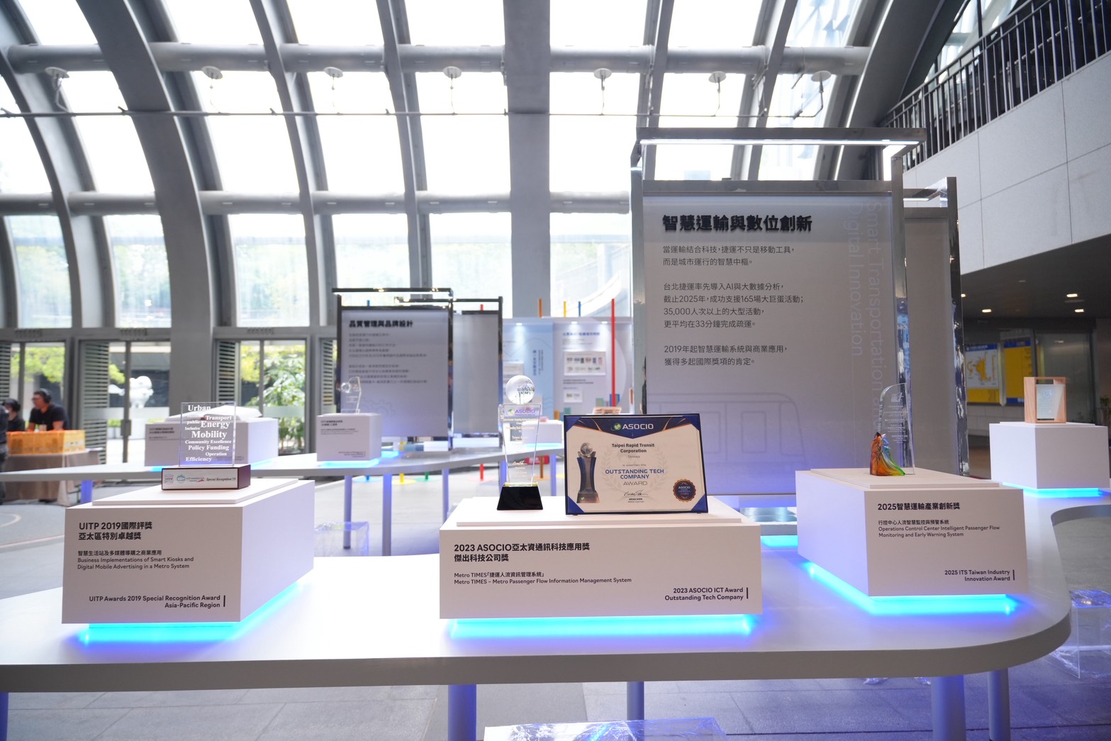 北捷通車30周年,3月28日於大安森林公園站舉辦紀念會,國內外同業齊聚見證里程碑。(圖/臺北大眾捷運)