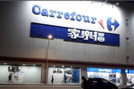 家樂福PASEO百拭柔四層衛生紙買一送一引發話題。圖片來源：Google map