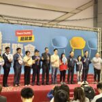 188家優質企業，齊聚圓山花博公園爭艷館的「青年畢業啟航」就業博覽會，台北市長蔣萬安（右七）和1111人力銀行總裁林文雄（左五），共同出席開幕式。（圖/1111人力銀行攝）