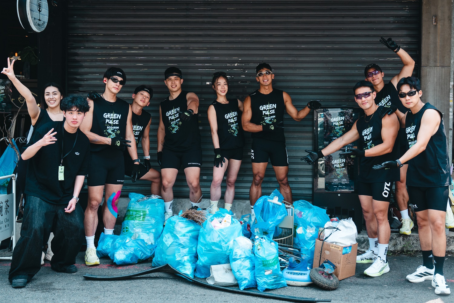 「OFFTRACK CREW 帶領跑者進行機能性路跑，將運動表現與城市修復完美結合。」