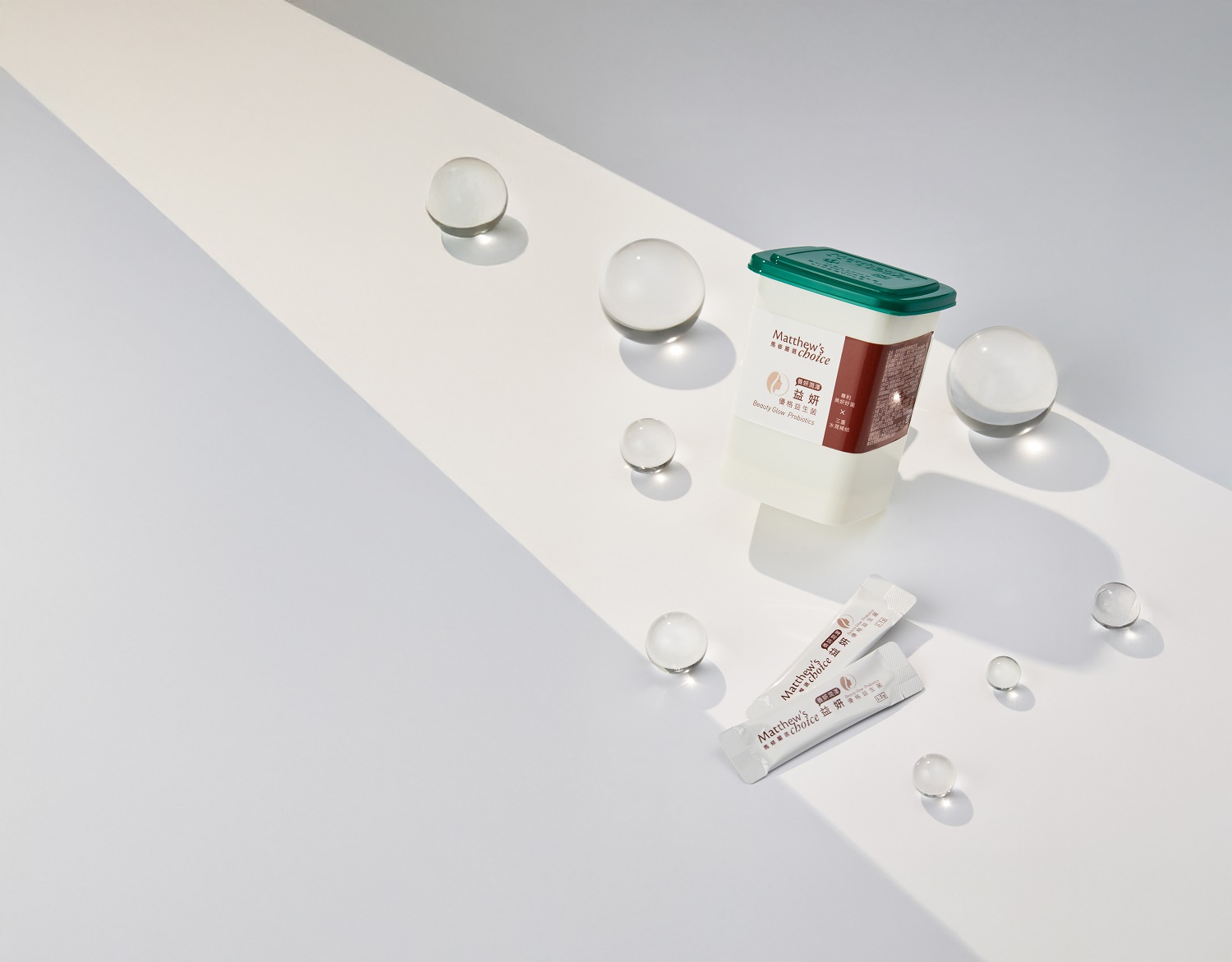 優格品牌馬修嚴選全新推出益妍優格益生菌,從好菌出發,搭配三重水潤補給,為日常美妍打底。圖/馬修嚴選提供