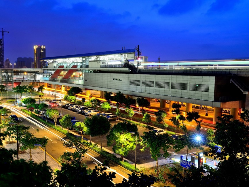 高鐵桃園站為青埔發展核心交通樞紐,串聯雙北、台中及南部城市,同時銜接桃園國際機場與機場捷運,奠定A18生活圈門戶地位與區域發展動能。圖/交通部鐵道
