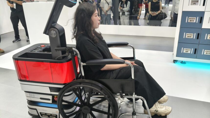 COMPUTEX 2026/機器人推輪椅、備手術包!仁寶布局POLYMEDX 加速智慧醫院落地部署 COMPUTEX 2026/機器人推輪椅、備手術包!仁寶布局POLYMEDX 加速智慧醫院落地部署