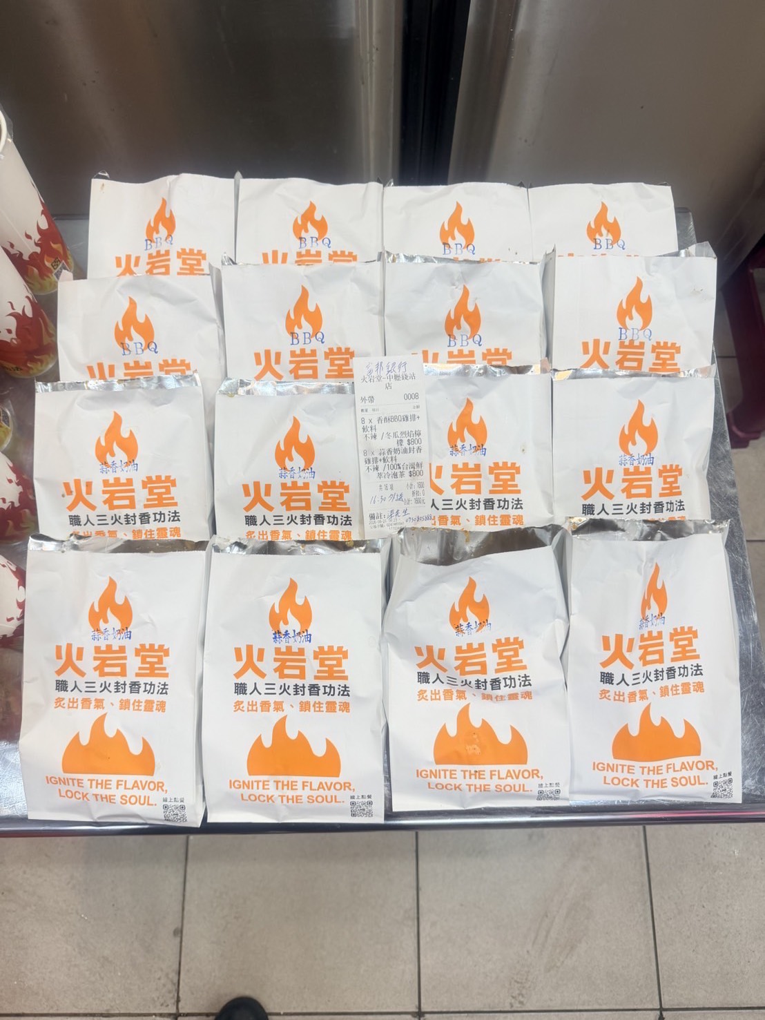 火岩堂炙燒雞排深受企業團購市場青睞,來自科技業、金融業及公部門等單位的大量訂單,展現品牌高回購率與市場號召力。