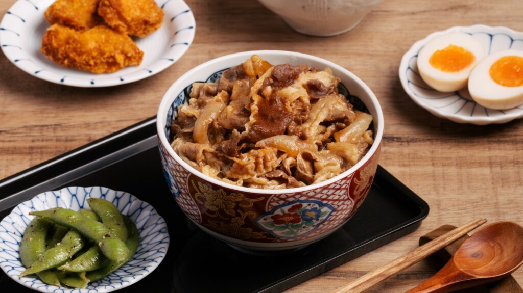 好市多一款「荷卡料理所日式牛丼」在網路社團引發話題。圖／翻攝自荷卡料理所
