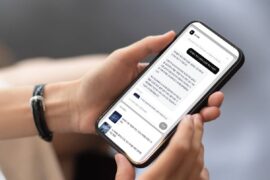 「AI-ble」以推薦問題卡片與對話視窗形式，嵌入新聞內文，讓讀者邊讀邊問、留在報導裡。(圖/Dable提供)
