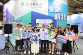 新北市政府形象館，於今（7）2026第三屆高齡健康產業博覽會亮相，今年攜手12局處，以「心伴樂齡」、「動齡共好」及「銀齡出發」三大主題呈現高齡推動成果。（圖：新北市政府經發局／提供）