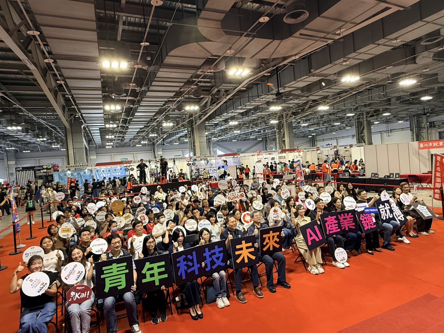 臺北市政府勞動局就業服務處與1111人力銀行攜手,集結148家徵才企業,提供5,502個工作機會。(圖/1111人力銀行提供)