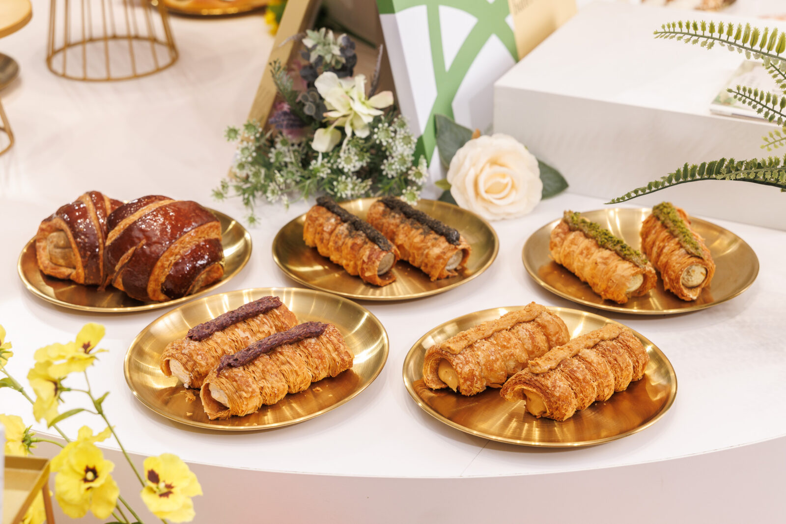 本次新品焦點「杜拜金絲丹麥捲」系列,推出「翡翠開心果」、「醇香厚花生」、「濃焙黑芝麻」與「薰衣草藍莓」等 4 種豐富口味,以酥香丹麥層次結合杜拜金絲口感;