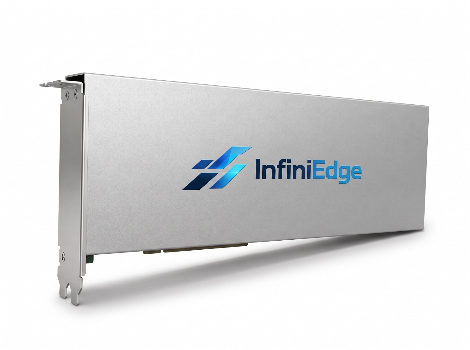 APEX 加速卡: 專為高密度伺服器設計的 INFINEDGE APEX 旗艦加速卡,能在有限的空間內提供卓越的運算密度與穩定性,協助企業從容應對最龐大的 AI 模型與數據處理挑戰。圖/丹立電子提供
