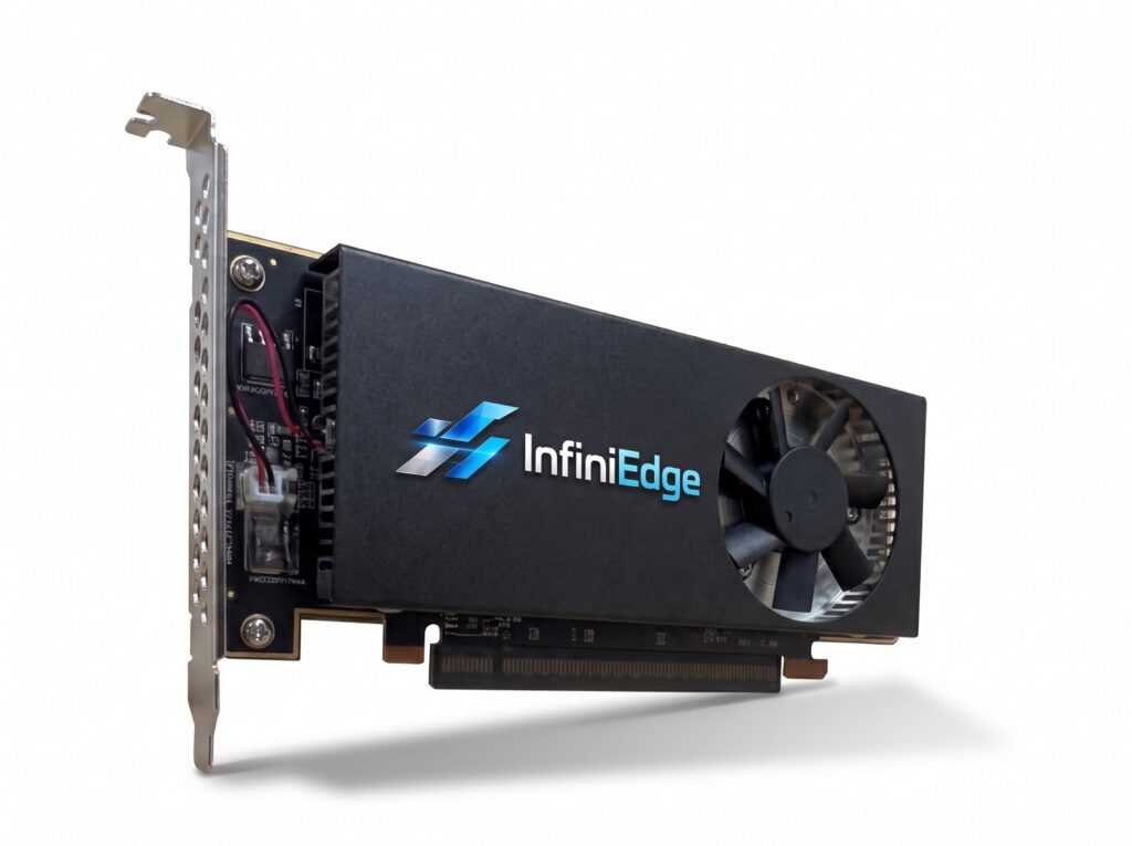 VERTEX 加速卡: INFINEDGE VERTEX 邊緣運算加速卡，採用主動式散熱設計，專為 Edge AI 終端環境打造，提供靈活且強大的運算支援，是企業將強大 AI 算力落地至各類終端設備的理想樞紐。圖/丹立電子提供