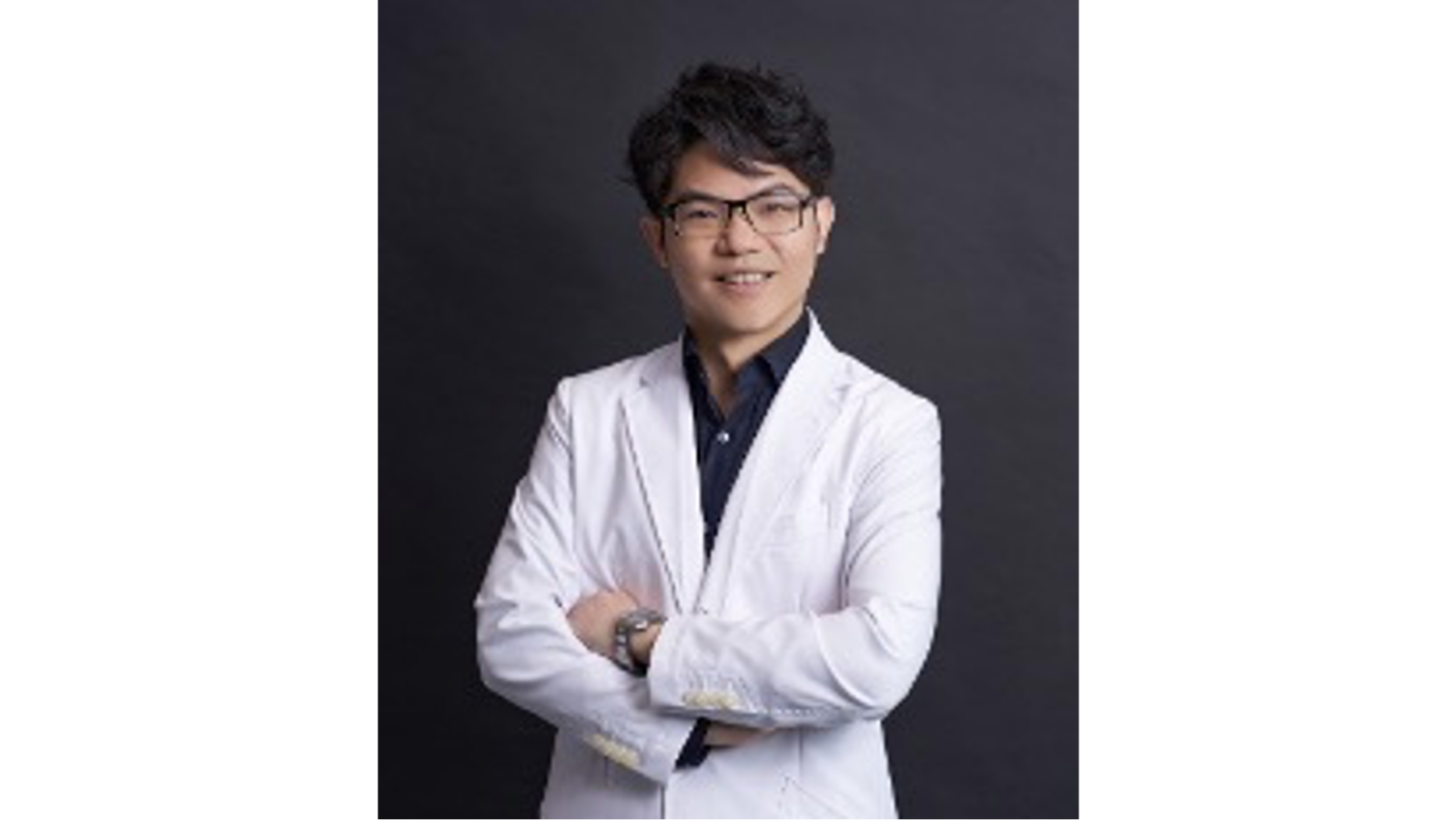 台灣男性學暨性醫學醫學會秘書長邱鴻傑呼籲男性朋友若有家族史等高風險因子，或出現排尿異常、血尿等疑似症狀，應儘早接受專業評估與檢查。（圖／主辦單位提供）